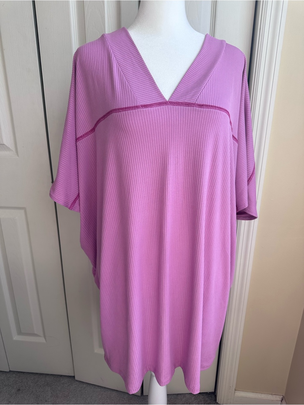 Relaxed V‑Neck Ribbed Tunic Top — Lilac Pink